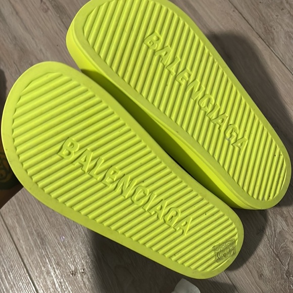 Balenciaga slides - Picture 2 of 4